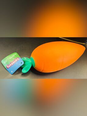 Squeezy Carrot  Giggle Zone Toymendous Green Toy Sensory Toy 13”